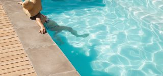 bord de piscine