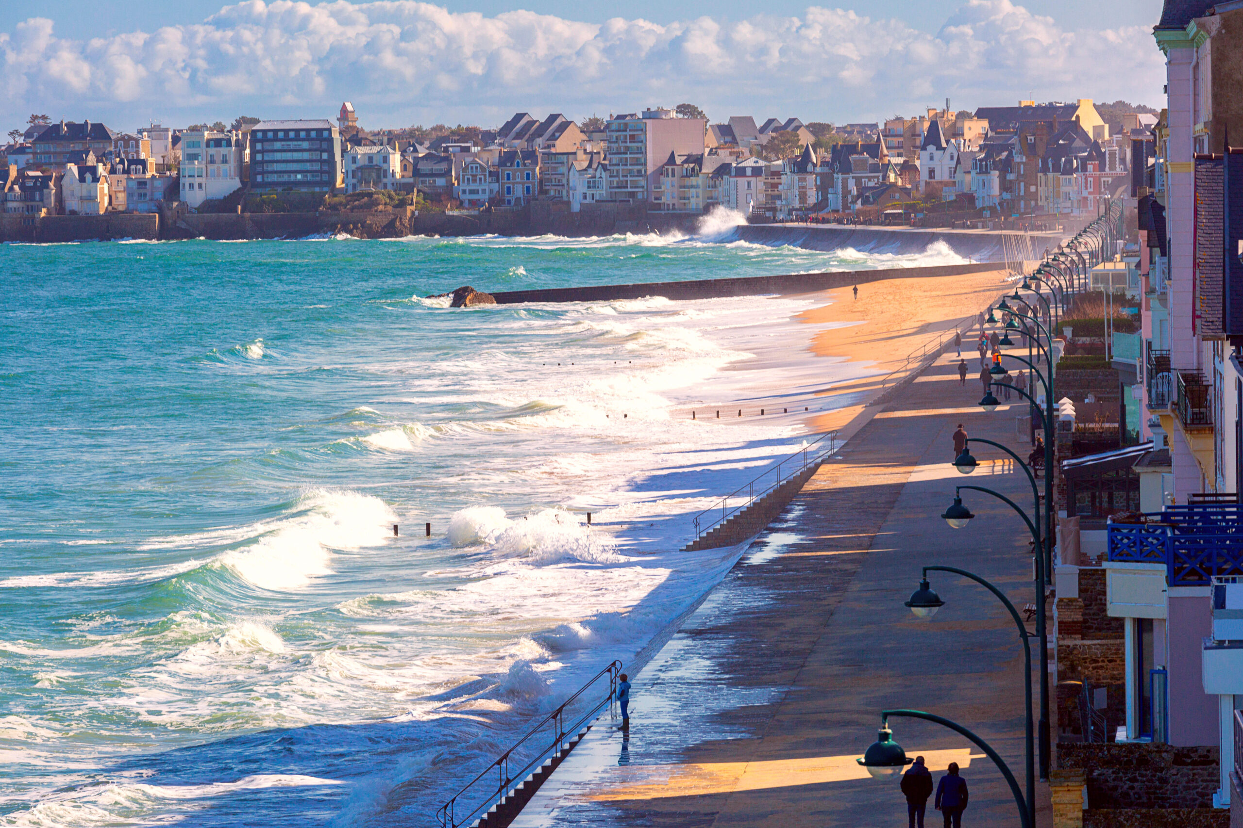 Prix de l’immobilier sur la côte Ouest de la France : analyse et tendances.