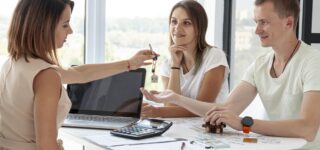 Gestion locative en 2025 : faut-il encore passer par une agence ?
