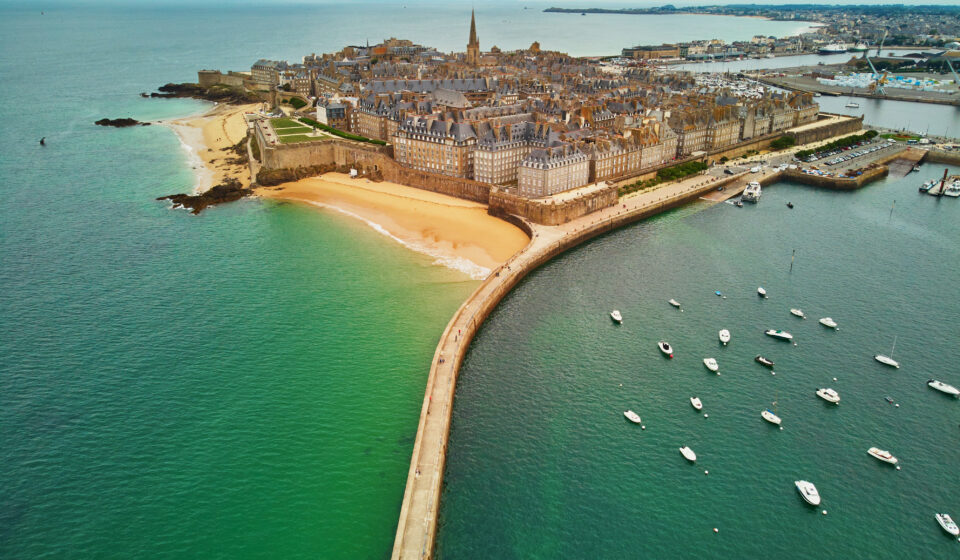 Saint-Malo, la cité corsaire où l’immobilier séduit toujours plus en 2025