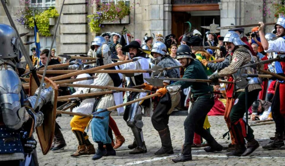 Spectacle et parade historique pour les 40 ans de la Fête du Roi de l’Oiseau