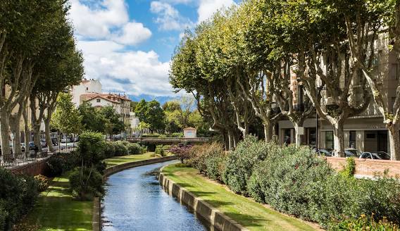 Centre-ville de Perpignan avec le Castillet, emblème d’un marché immobilier attractif en 2025.