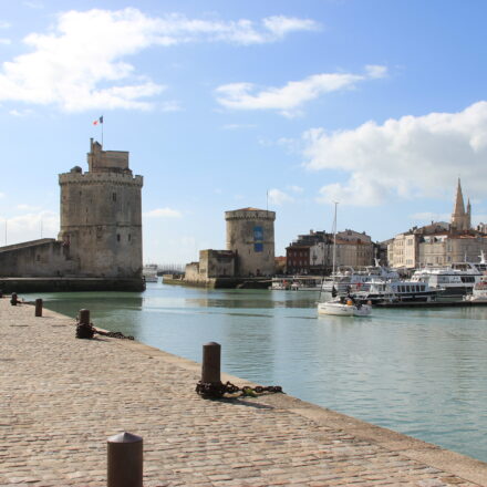 Vue du Vieux-Port de La Rochelle, illustrant le marché immobilier côtier en 2025