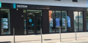 Vue d'une rue de Bron avec agence nestenn bron