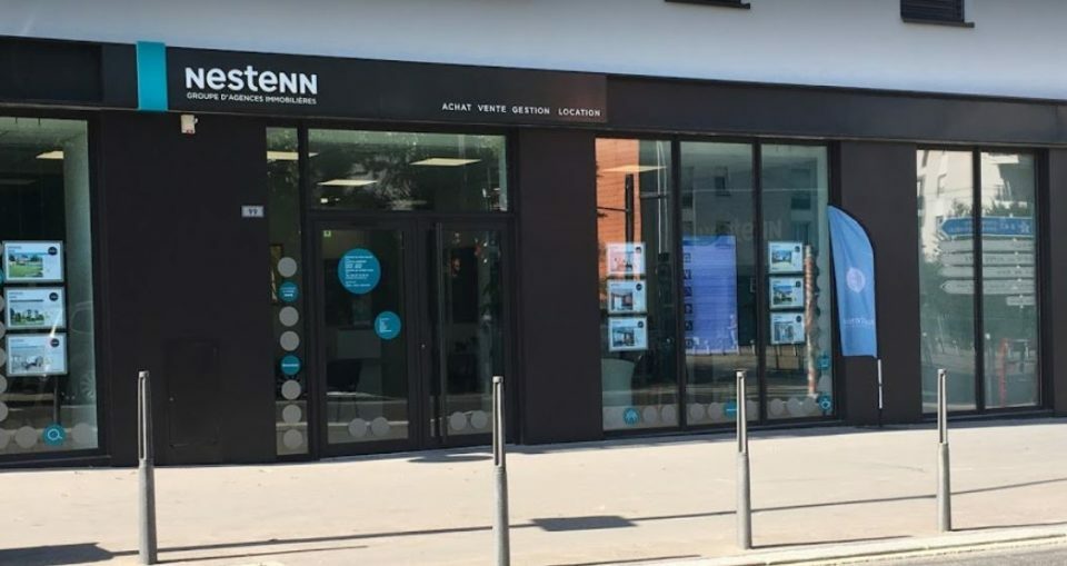 Vue d'une rue de Bron avec agence nestenn bron