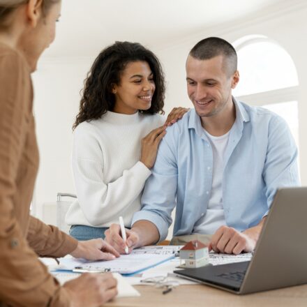 Crédit immobilier 2025 : stabilité fragile et nouvelles règles du jeu credit-immobilier-2025-taux-et-tendances lesiteimmo