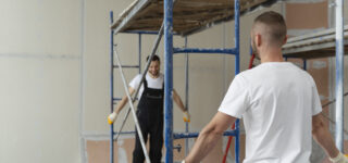 Immeuble en copropriété en pleine rénovation énergétique en 2025 avec isolation thermique des façades.