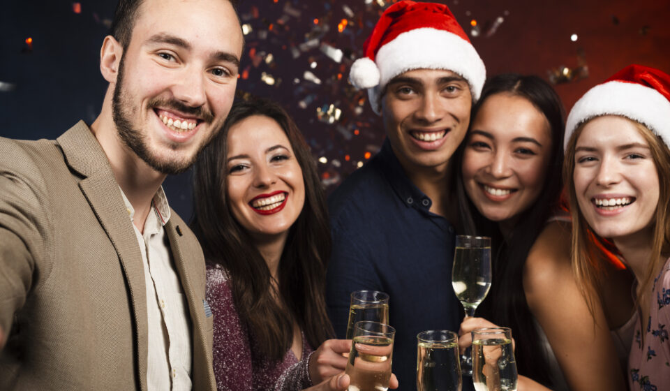 Bonnes fêtes à tous : une parenthèse bienvenue avant de parler projets immobiliers Bonnes fêtes de fin d'année 2025 lesiteimmo