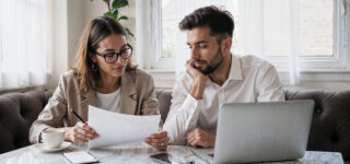 Illustration d’une stratégie patrimoniale immobilière cohérente et durable en 2026 intégrant pilotage, gestion, énergie et liquidité