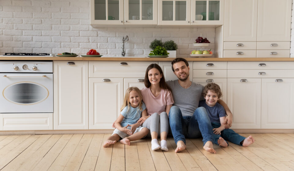 Les 10 meilleures petites communes où vivre en famille autour de Lyon en 2026 meilleures-communes-famille-autour-lyon-2026-lesiteimmo-photo adobe stock