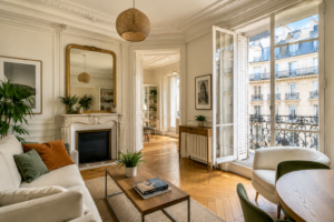 Appartement ancien lumineux avec parquet et moulures en centre-ville