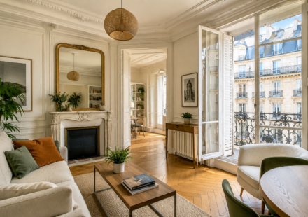 Appartement ancien lumineux avec parquet et moulures en centre-ville