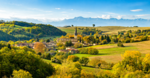 Maison en pierre dans le Gers avec jardin et paysage vallonné