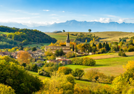 Maison en pierre dans le Gers avec jardin et paysage vallonné