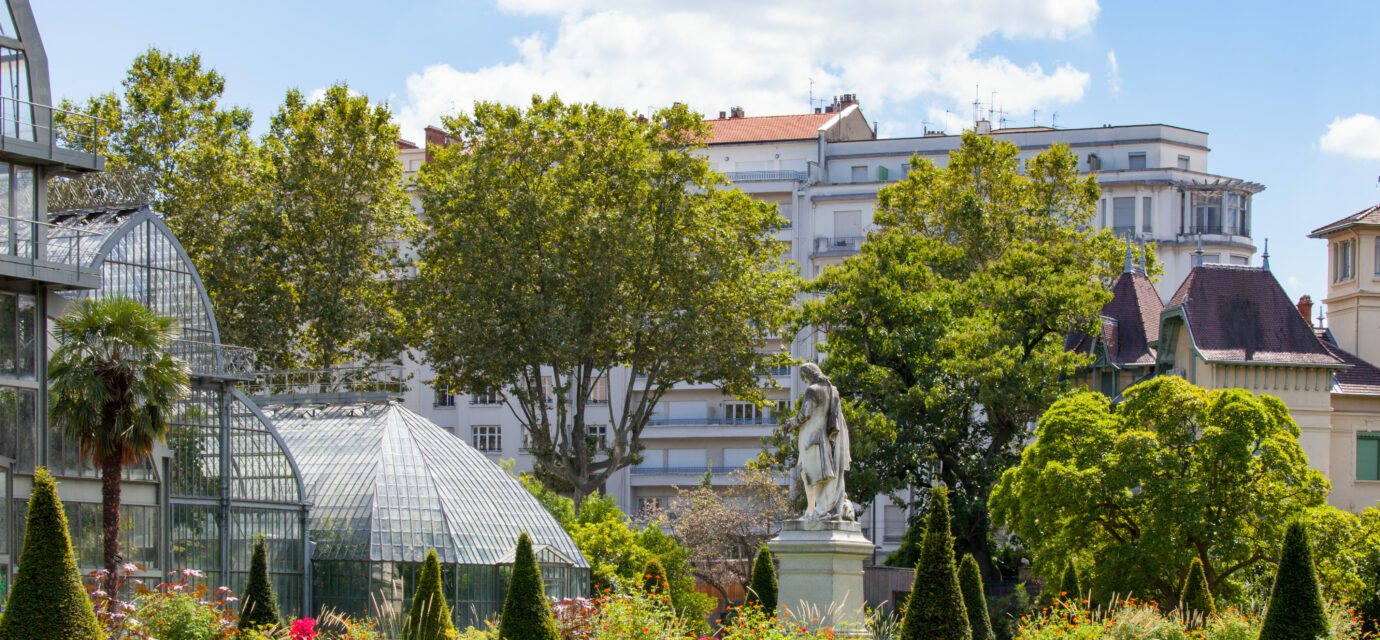 Acheter dans le 6e arrondissement de Lyon : le prestige lyonnais justifie-t-il encore des prix records en 2026 ? Immeubles élégants du 6e arrondissement de Lyon près du parc de la Tête d’Or