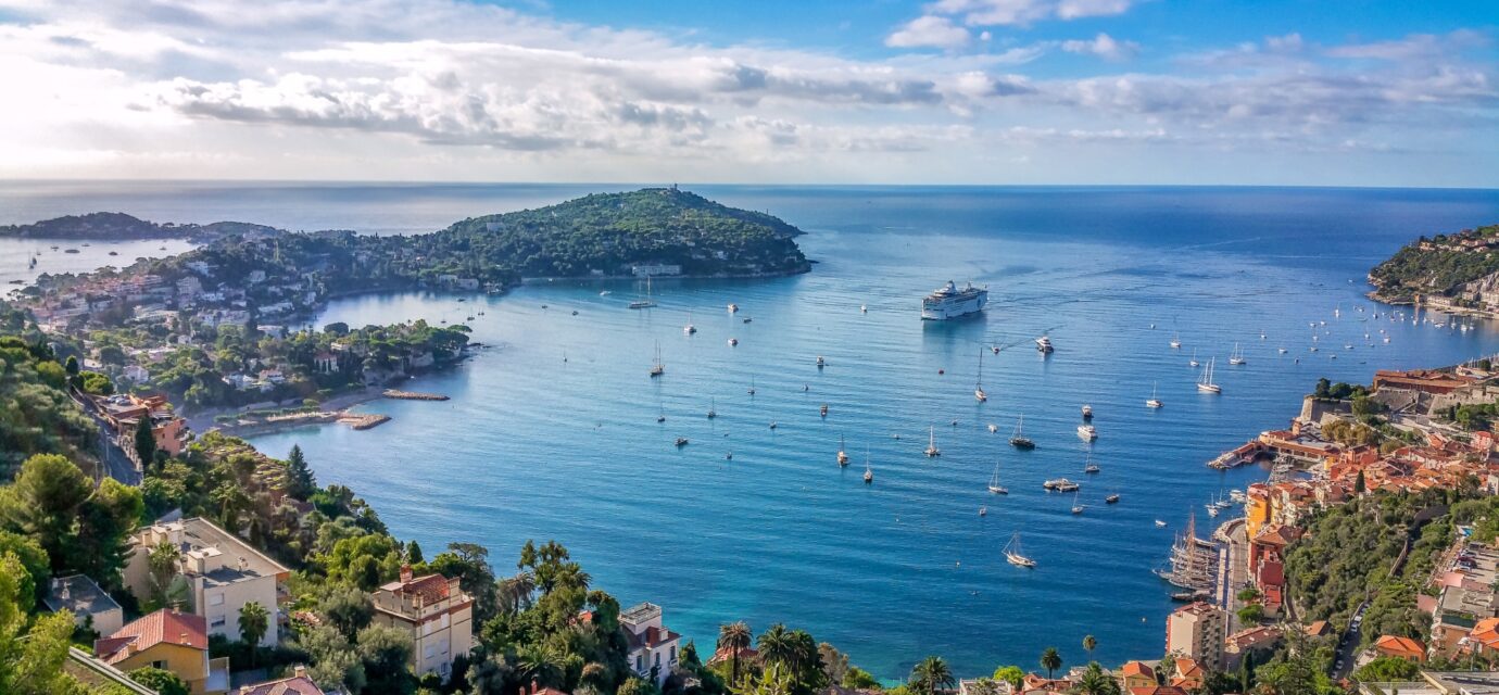 À Nice, certaines agences vendent des biens. Akorimmo accompagne des projets de vie. agence akorimmo