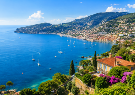Immobilier Alpes- Maritimes : Pourquoi les Alpes-Maritimes restent l’un des marchés immobiliers les plus recherchés de France Rareté du foncier, clientèle internationale, économie diversifiée et résidences secondaires : les clés du marché immobilier azuréen en 2026.