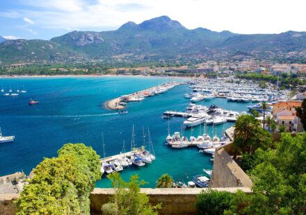 Immobilier à Calvi en 2026 : pourquoi cette ville corse attire toujours autant les acheteurs ? calvi -lesiteimmo