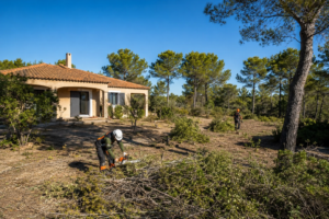 Débroussaillement obligatoire autour d'une maison située en zone exposée aux incendies de forêt