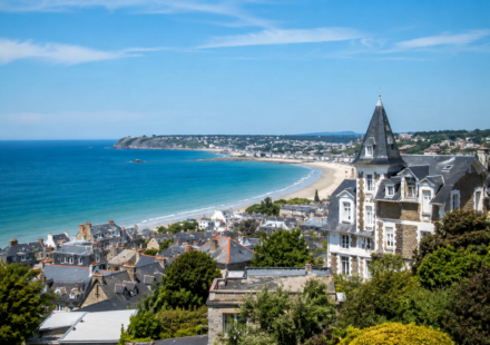 Ville côtière française où acheter un logement pour vivre au frais pendant les canicules
