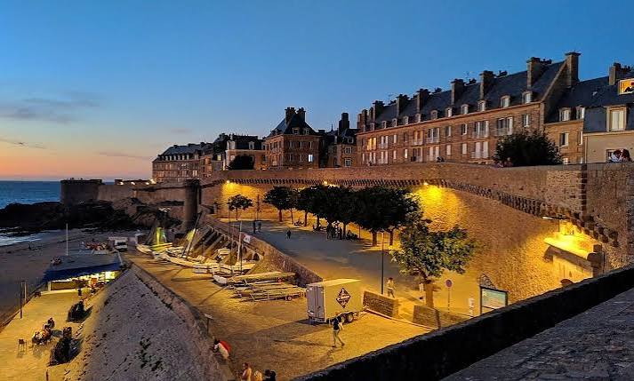Vivre à Saint-Malo sans payer les prix du centre historique, est-ce encore possible en 2026 ? Vue de Saint-Malo et de ses quartiers résidentiels hors Intra-Muros