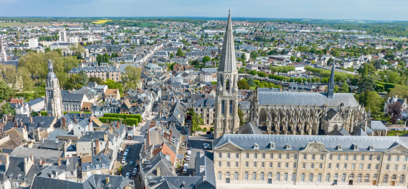 Vivre à Vendôme : quels quartiers choisir et à quel prix acheter ? Emplacement, état du logement et budget global orientent le choix d’une adresse.